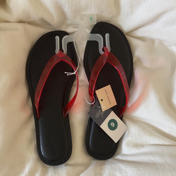 Universal Thread Red and Black thong Sandals - Picture 4 of 5